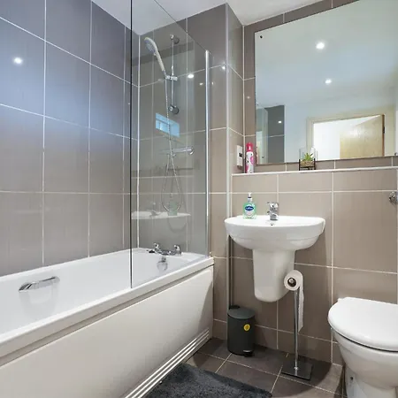 Long Offers - Stunning 2 Bed 2 Bath ليدز